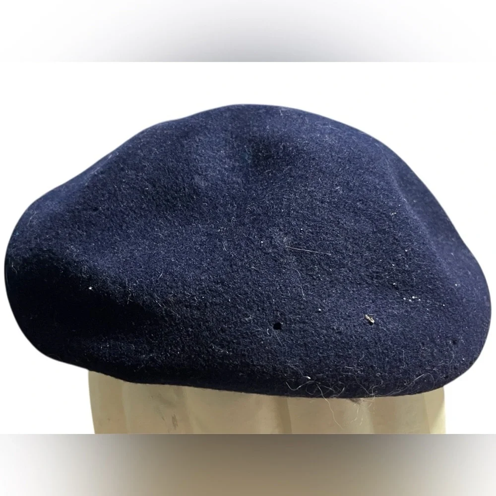 Sandswept Elegant Navy Beret with Seaturtle Pin